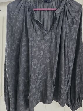 Current Air Charcoal Gray Paisley Long Sleeve Blouse